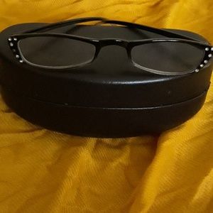 Black framed retro readers